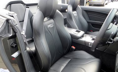 Aston Martin DBS Volante 12