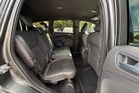 Ford Kuga ST-LINE AUTOMATIC -ONE OWNER- FORD SERVICE HISTORY - APPLE CARPLAY 29