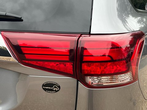 Mitsubishi Outlander PHEV EXCEED 14