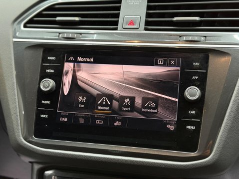 Volkswagen Tiguan 2.0 TDI SE Navigation 4Motion Euro 6 (s/s) 5dr 69