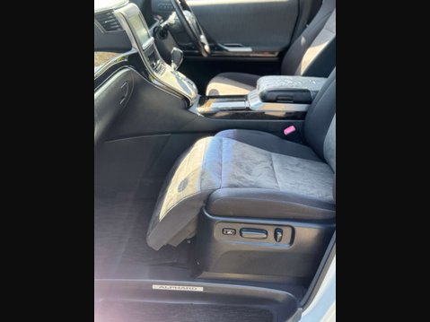 Toyota Alphard Hybrid 17
