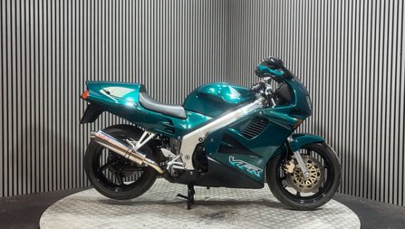Honda VFR 1997 ONLY 15K GREAT LOOKING LIGHT PROJECT BIKE CLASSIC TOURER 750CC