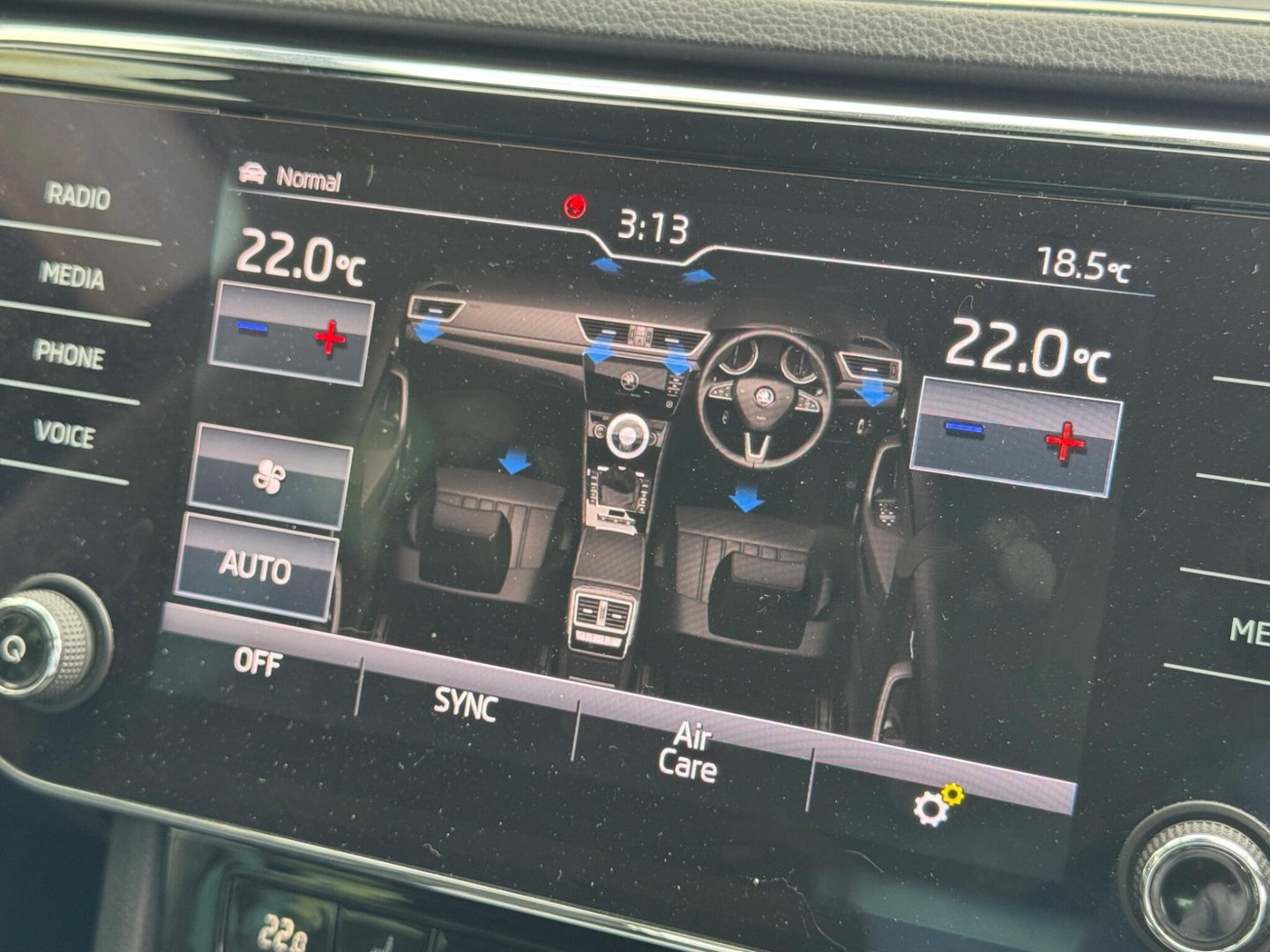 2019 Skoda Superb — image 19