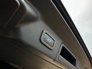 Land Rover Range Rover Velar R-DYNAMIC SE 84