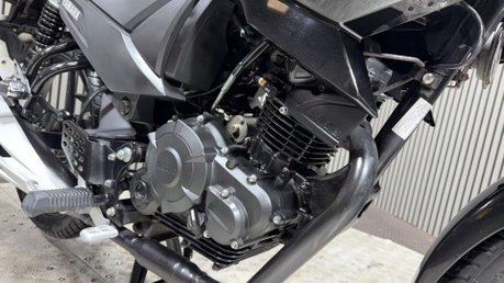Yamaha YS125 2018 68 PLATE LONG MOT SERVICED ONLY 8K IDEAL LEARNER BIKE 125CC 32