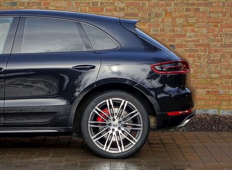 Porsche Macan Turbo 19