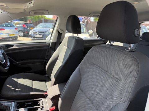 Volkswagen Golf 1.0 TSI BlueMotion Tech SE Nav DSG Euro 6 (s/s) 5dr 39