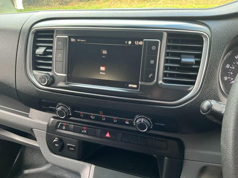 Vauxhall Vivaro 2.0 L2H1 3100 DYNAMIC S/S 121 BHP 26