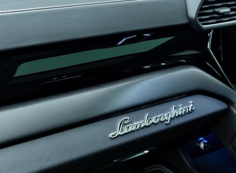 Lamborghini Urus 26