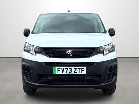 Peugeot Partner 800 100kW 50kWh Professional Premium + Van Auto 4