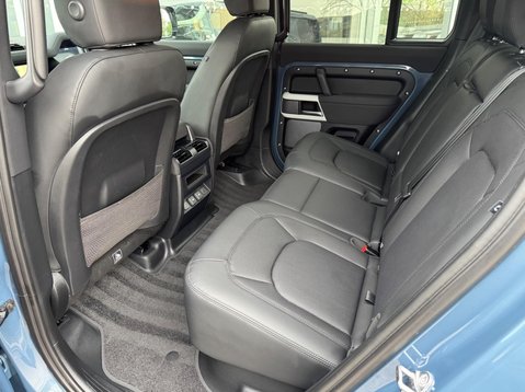 Land Rover Defender SE MHEV 43