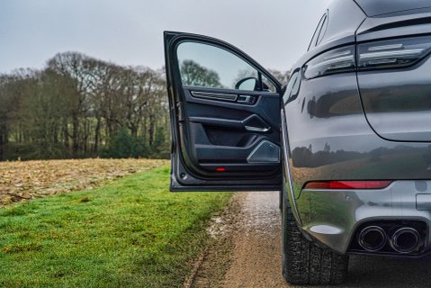 Porsche Cayenne TURBO S E-HYBRID 7