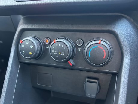 Dacia Sandero 1.0 TCe Essential Euro 6 (s/s) 5dr 28