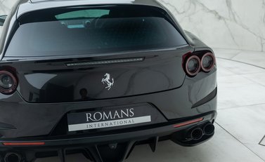 Ferrari GTC4 Lusso V12 33