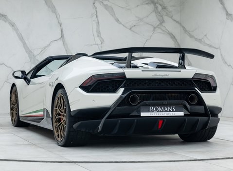 Lamborghini Huracan Spyder LP640-4 Performante 10