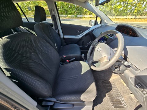 Toyota Yaris T SPIRIT MM VVT-I 11