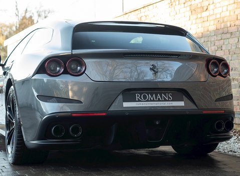 Ferrari GTC4 Lusso 26