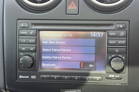 Nissan Qashqai 360 CAMERA..GLASS ROOF..SAT NAV..BLUETOOTH..10 SERVICES..STUNNING EXAMPLE 18