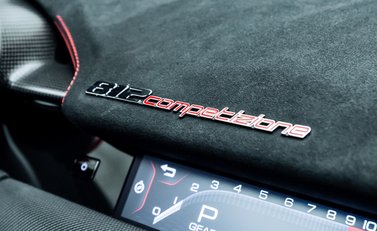 Ferrari 812 Competizione 32