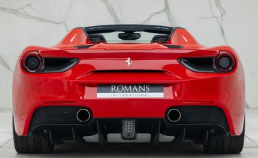 Ferrari 488 SPIDER 8