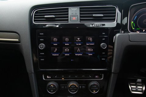 Volkswagen Golf GTE ADVANCE DSG 29