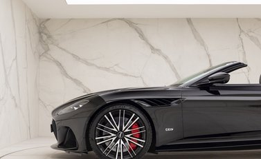Aston Martin DBS Superleggera Volante 29