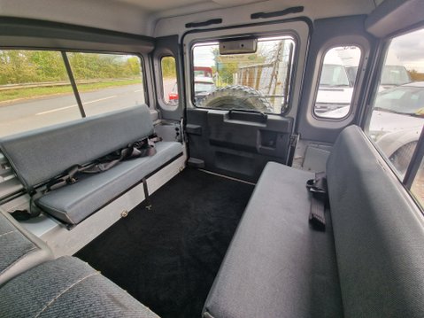 Land Rover Defender 110 TD5 STATION WAGON 21