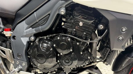 Triumph Tiger 2014 ONLY 12K ADVENTURE BIKE PANNIERS LONG MOT 1050CC 21
