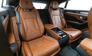Lamborghini Urus 13