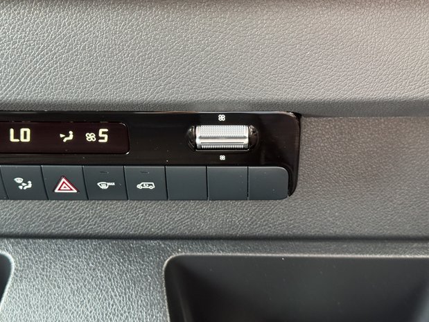 Mercedes-Benz Sprinter AUTO MWB L2H2 High Roof 315 Pro Air Con Camera EURO 6 38