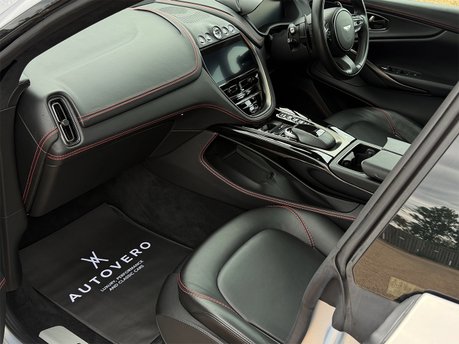 Aston Martin DBX V8 38