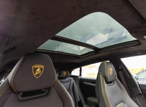 Lamborghini Urus 14