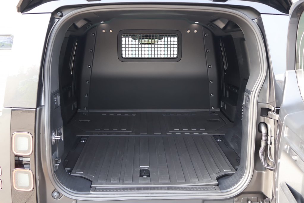 Land Rover Defender 110 BRAND NEW D350 HARD TOP  HSE STYLED BY SEEKER 3 SEATER ASK ABOUT REAR SEATS 24