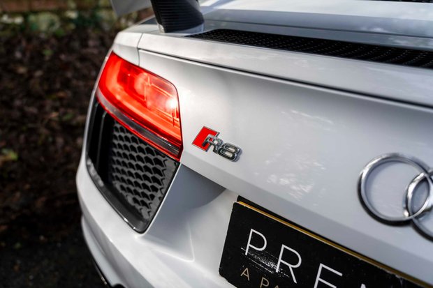 Audi R8 V10 PLUS QUATTRO. CARBON INT & EXT. SOUND & COMFORT PACK. SPORTS PLUS PACK. 3