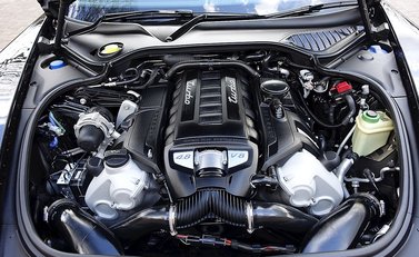 Porsche Panamera Turbo 7