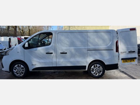 Renault Trafic 1.6 dCi ENERGY 27 Sport Nav Panel Van 5dr Diesel Manual SWB Standard Roof E 31
