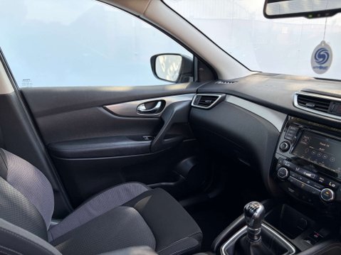 Nissan Qashqai 1.3 Qashqai N-Connecta DiG-T 5dr 14
