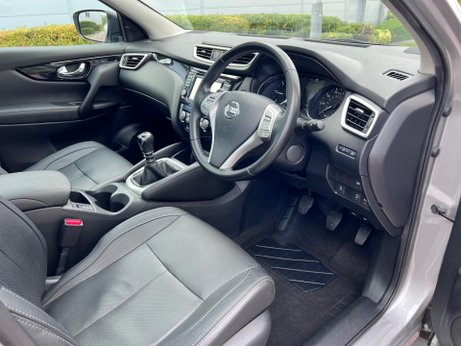 Nissan Qashqai 1.6 dCi Tekna 2WD Euro 6 (s/s) 5dr 12