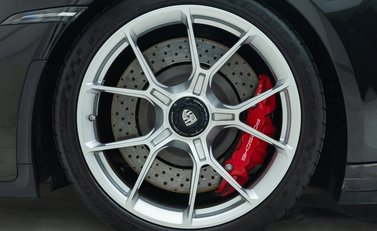 Porsche 911 GT3 TOURING (992) 29