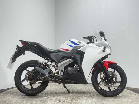 Honda CBR 2011 38K GOOD RUNNING PROJECT BIKE SPARES OR REPAIR 125CC SPORT