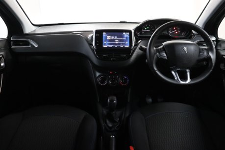 Peugeot 208 PURETECH S/S SIGNATURE 40