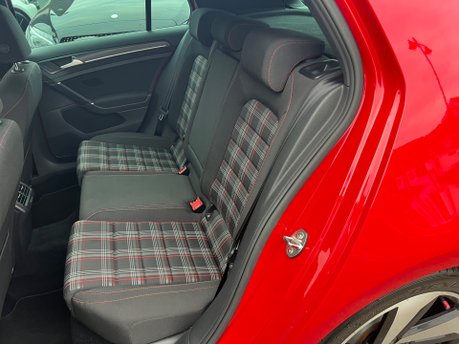 Volkswagen Golf GTI TSI 32