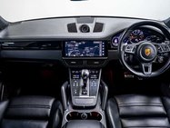 Porsche Cayenne 4.0T V8 GPF Turbo SUV 5dr Petrol TiptronicS 4WD Euro 6 (s/s) (550 ps) 31