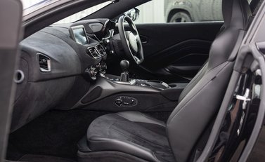 Aston Martin V8 Vantage 14