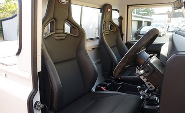 Land Rover Defender 90 Bowler Edition 8