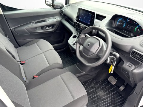 Peugeot Partner 800 100kW 50kWh Professional Premium + Van Auto 16
