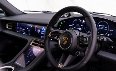 Porsche Taycan 4S Cross Turismo 9