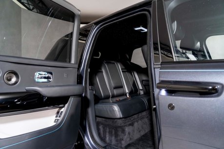 Rolls-Royce Cullinan V12. DYNAMIC PACKAGE. ACTIVE CRUISE. SHOOTING STAR HEADLINER. HUD 31