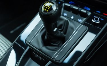 Porsche 911 GT3 TOURING (992) 21