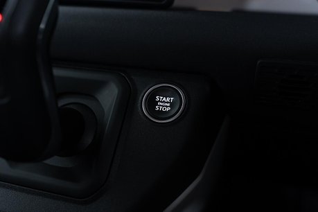 Land Rover Defender 3.0 D250 MHEV X-Dynamic SE SUV 3dr Diesel Auto 4WD Euro 6 (s/s) (250 ps) 19